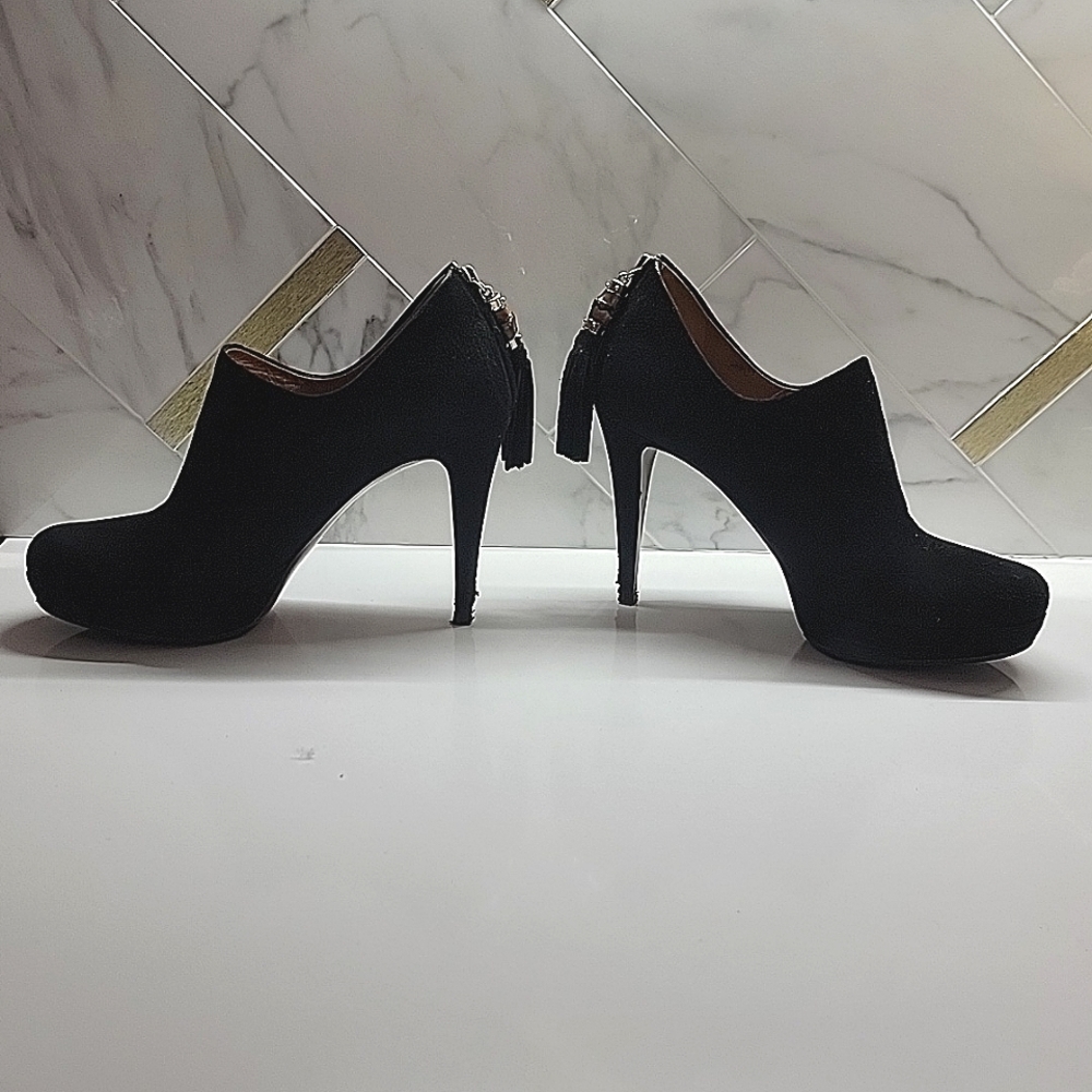 GUCCI Suede Tassel Booties- size 37.5 (US 7.5)